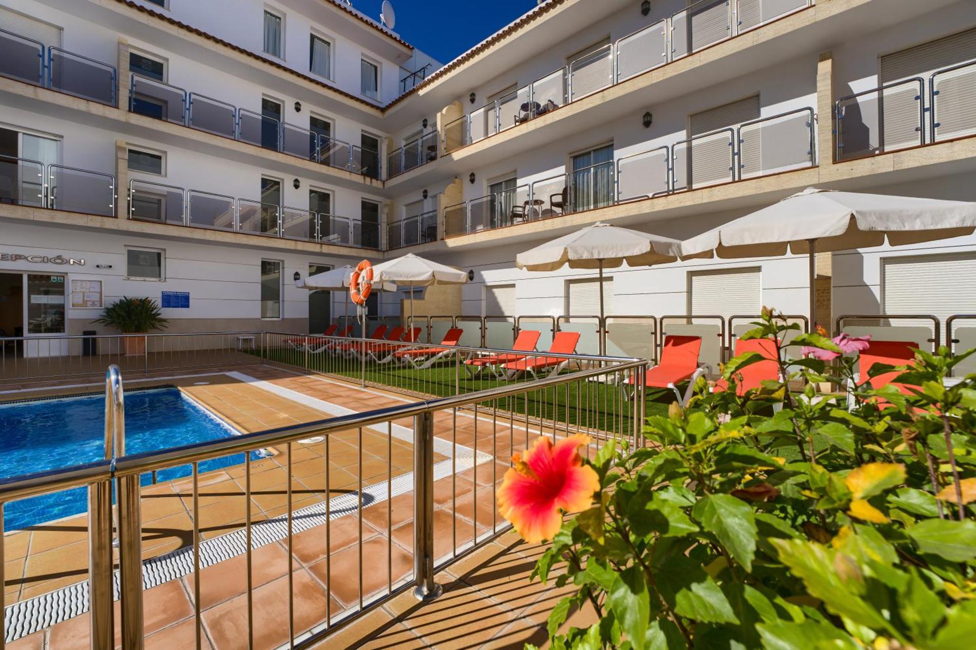 Hotel Apartamentos Loto Conil Conil De La Frontera Exterior foto