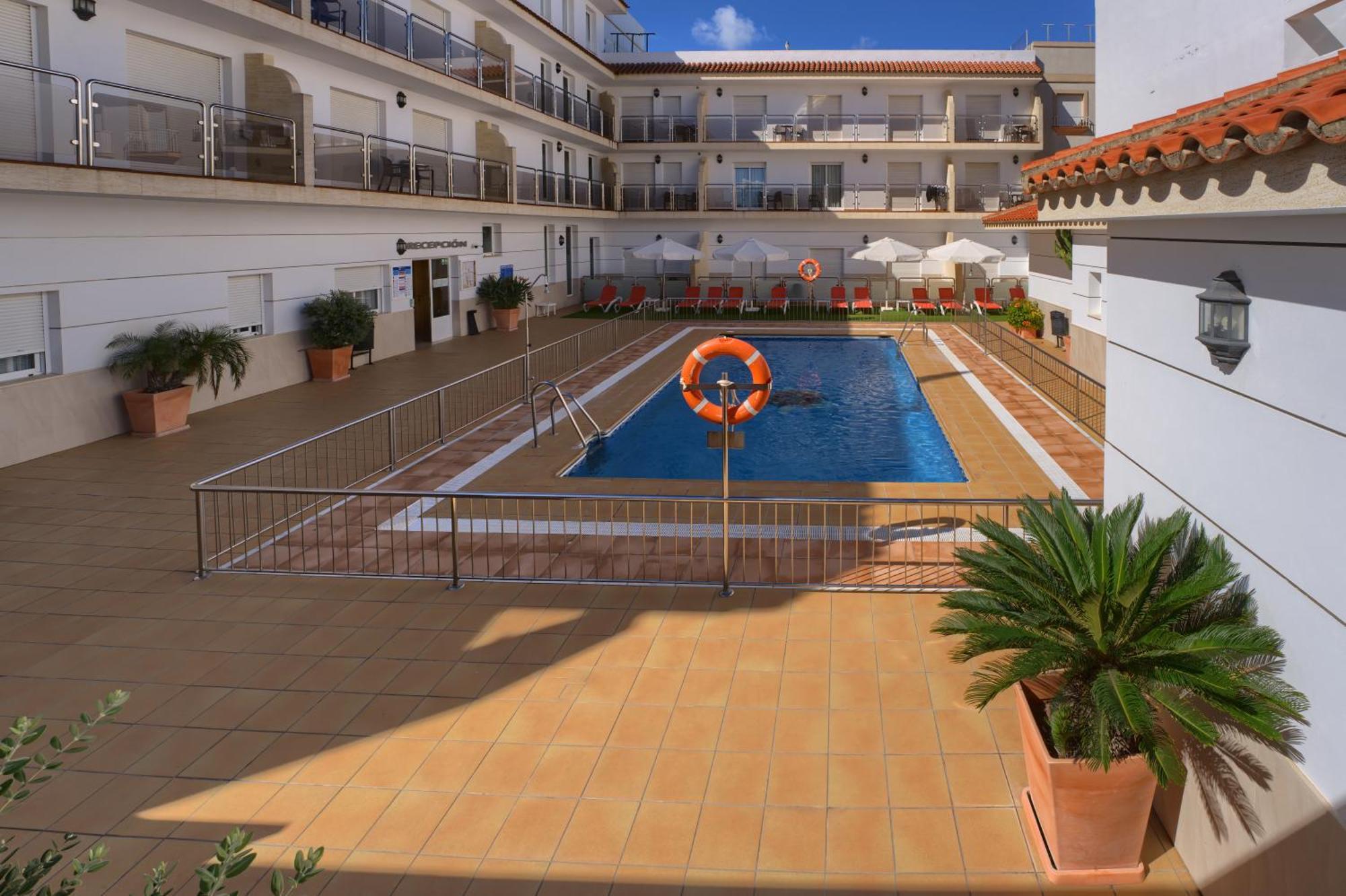 Hotel Apartamentos Loto Conil Conil De La Frontera Exterior foto
