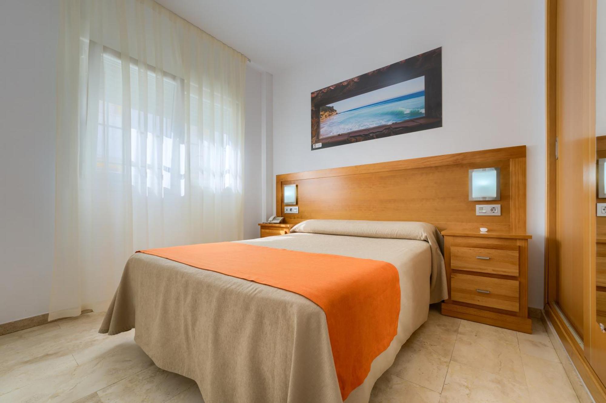 Hotel Apartamentos Loto Conil Conil De La Frontera Exterior foto